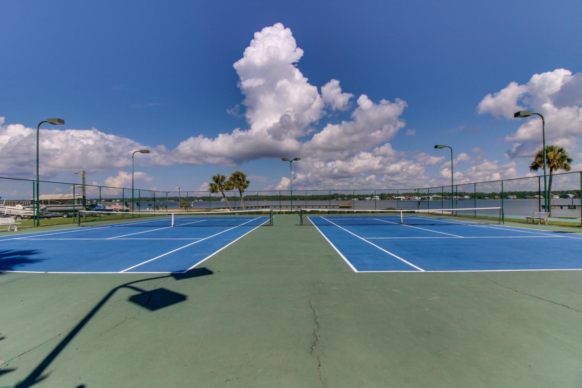 Surf & Racquet Club Ii